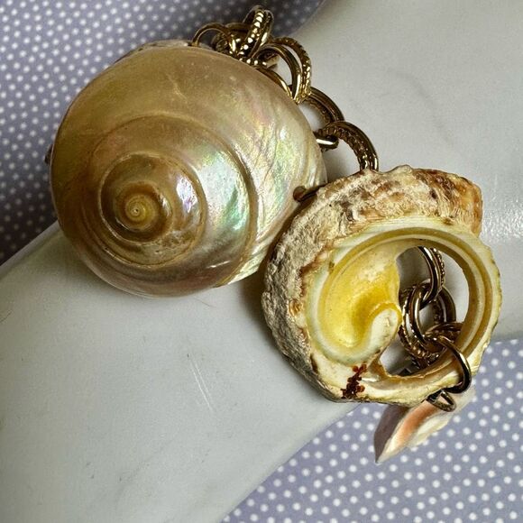 Vintage genuine shell charm bracelet - Picture 6 of 8
